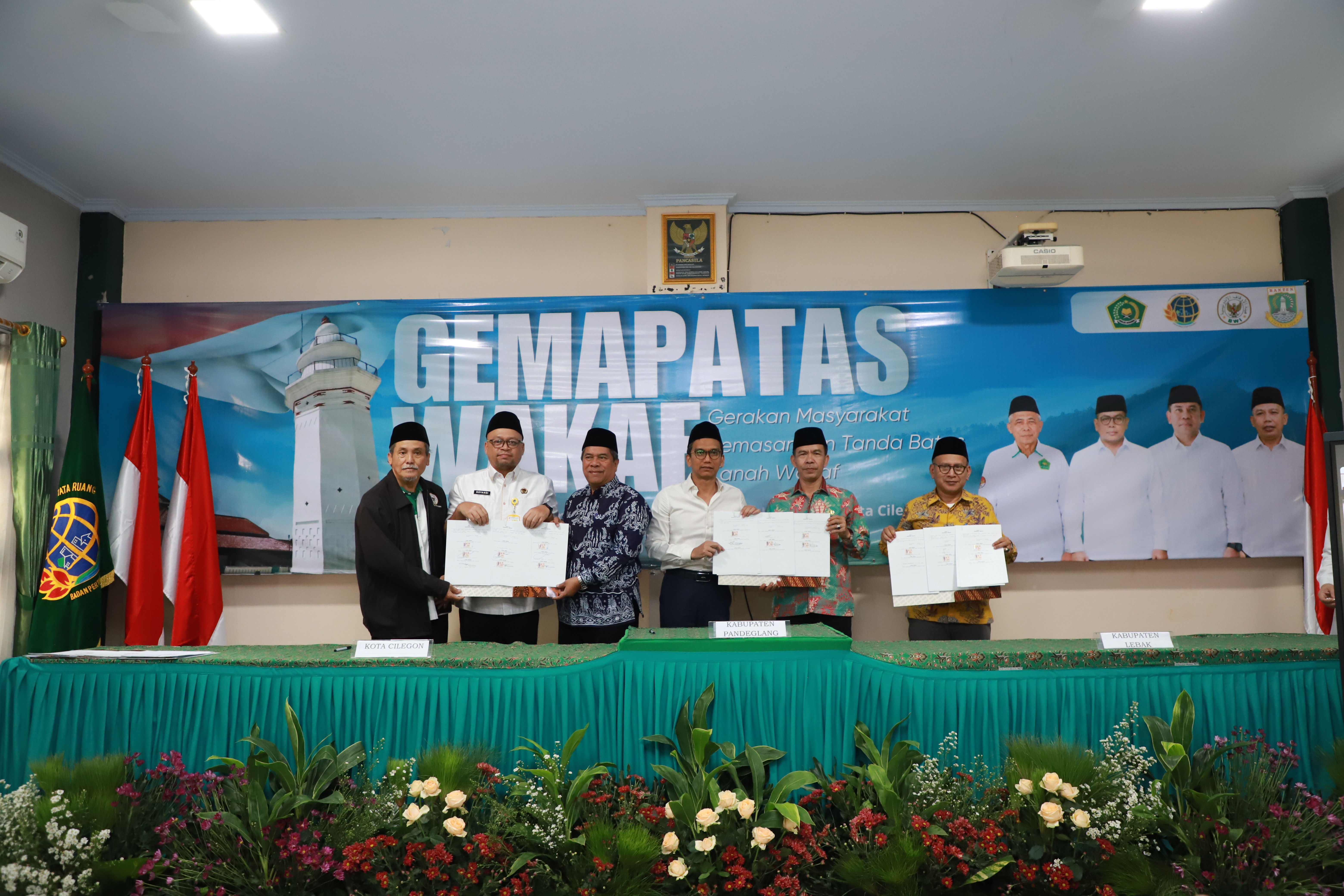 Jaga Aset Umat, Kantah Pandeglang Sukseskan Gerakan Pemasangan Tanda Batas Tanah Wakaf.